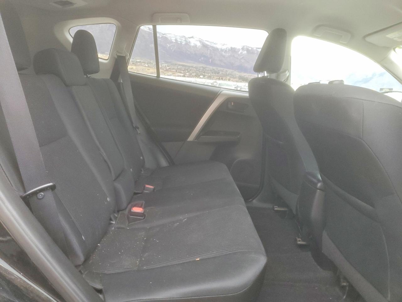2018 TOYOTA RAV4 LE photo 10