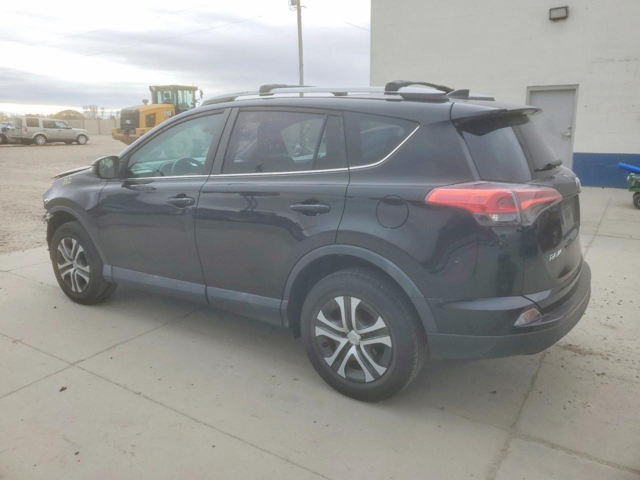 2018 TOYOTA RAV4 LE photo 2