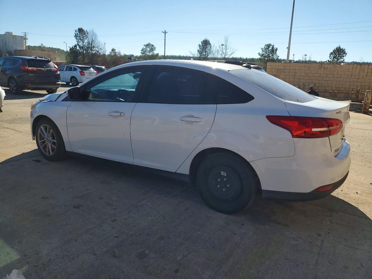 2017 FORD FOCUS SE photo 2