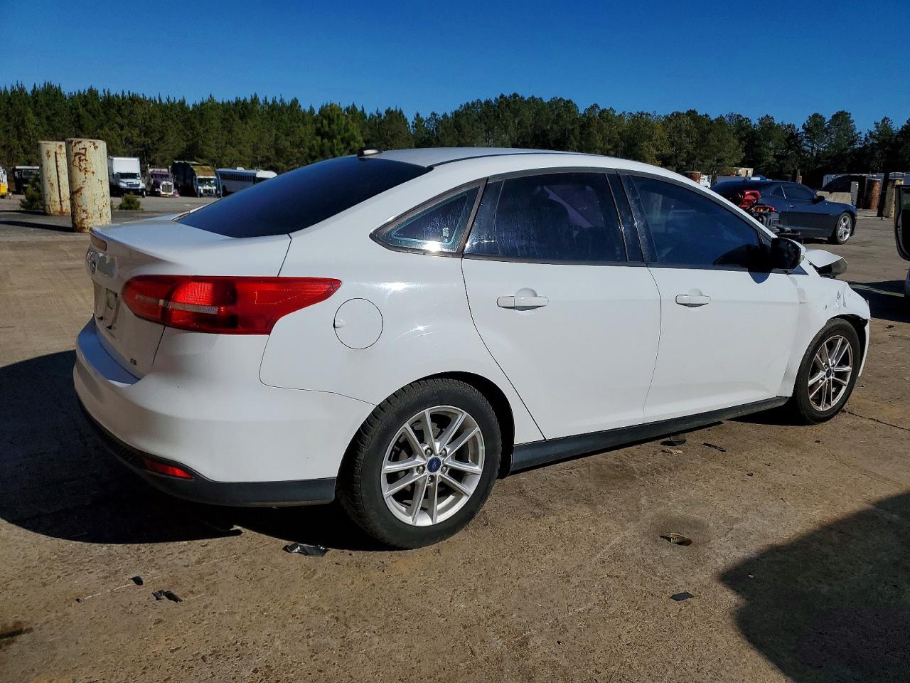 2017 FORD FOCUS SE photo 3