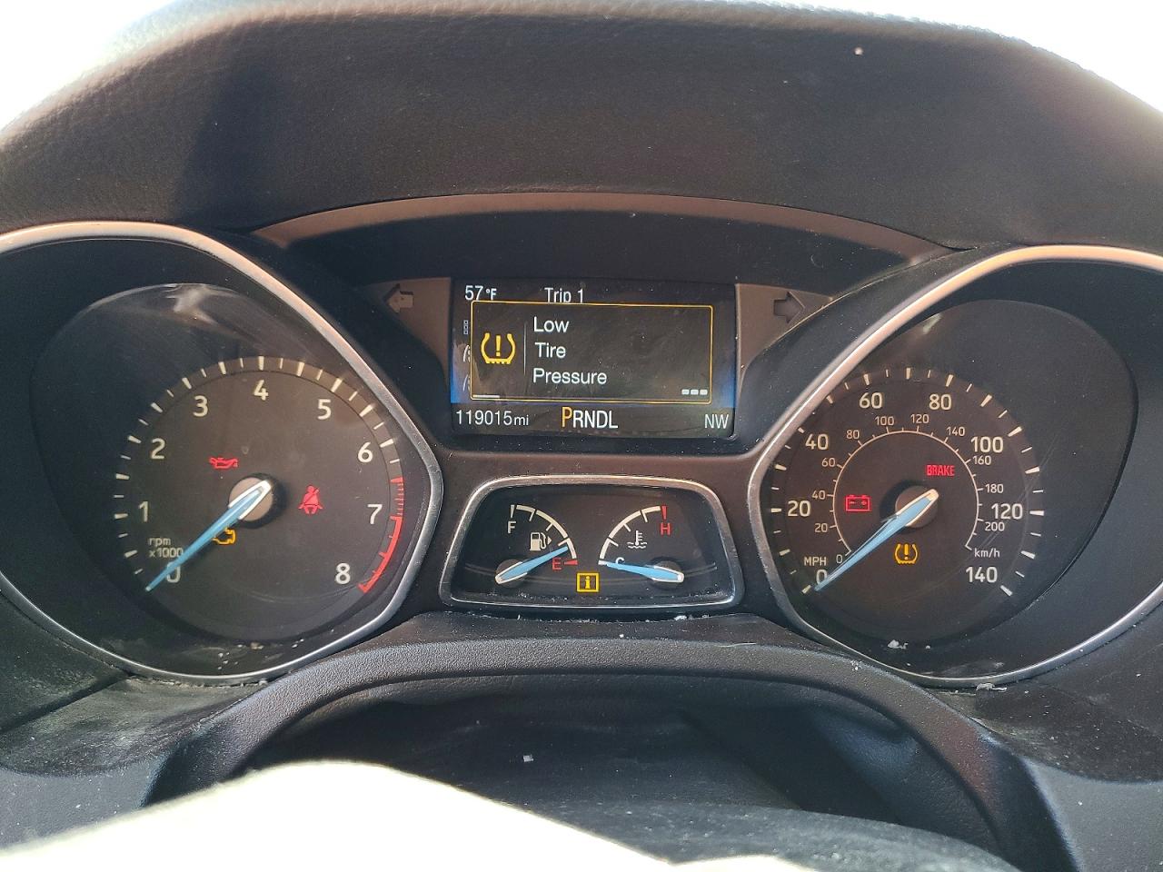 2017 FORD FOCUS SE photo 9
