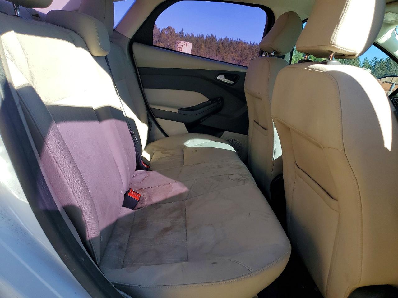 2017 FORD FOCUS SE photo 10