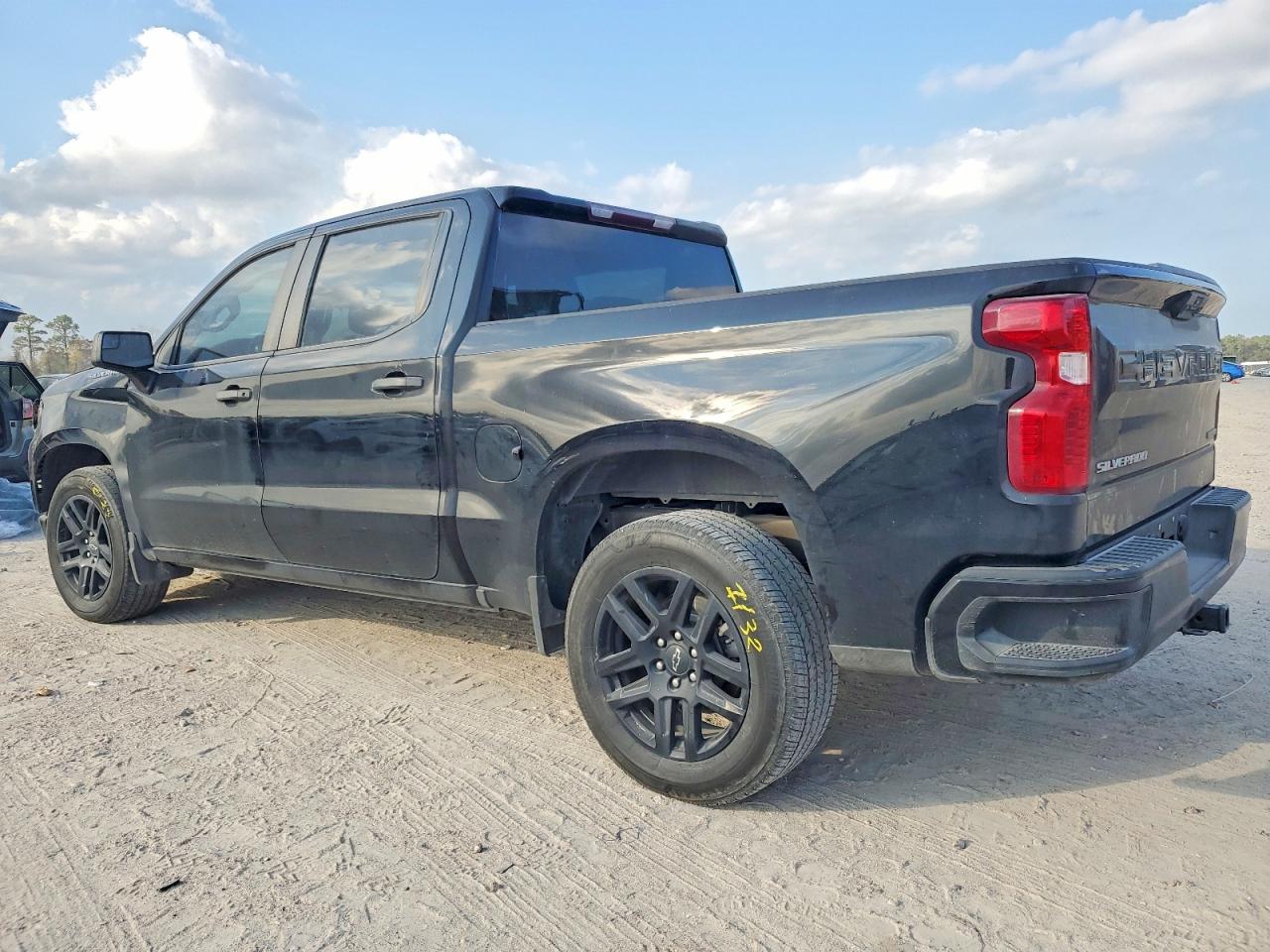 2023 CHEVROLET SILVERADO C1500 CUSTOM photo 2