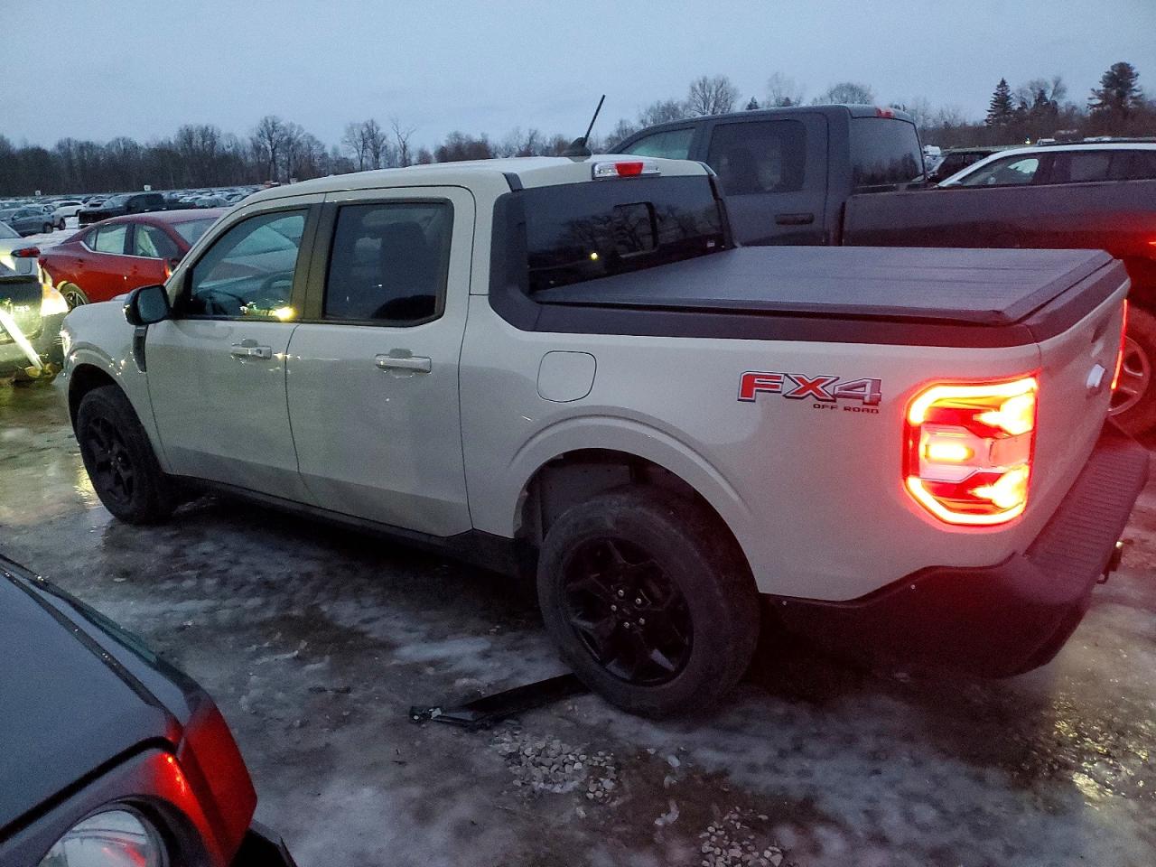 2024 FORD MAVERICK LARIAT photo 3