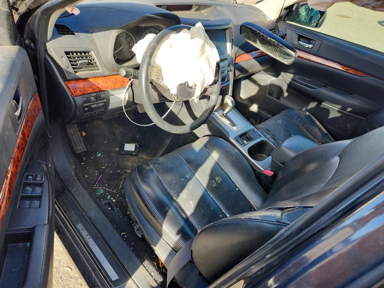 2011 SUBA OUTBACK photo 8