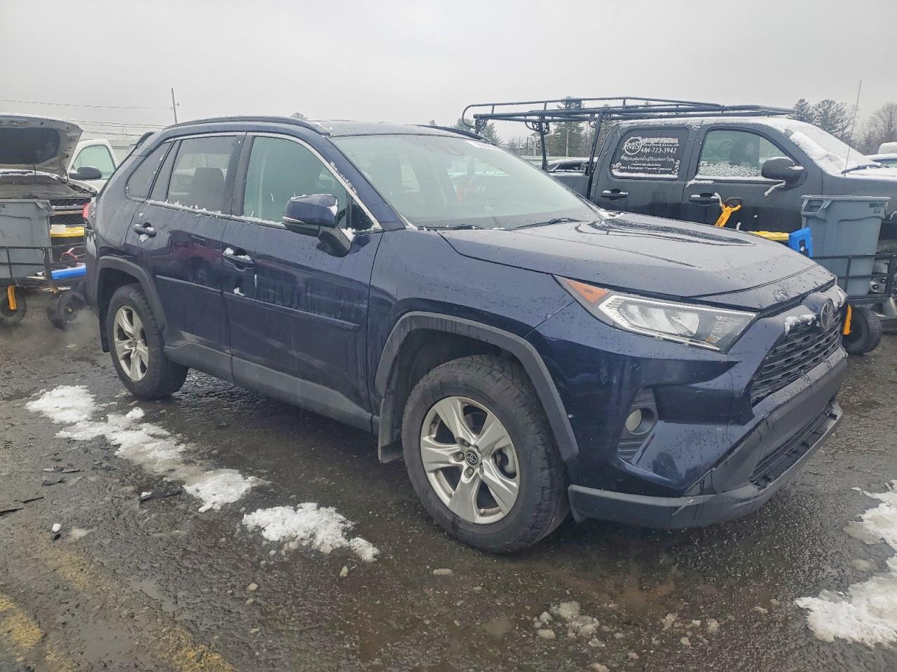 2021 TOYOTA RAV4 XLE photo 4