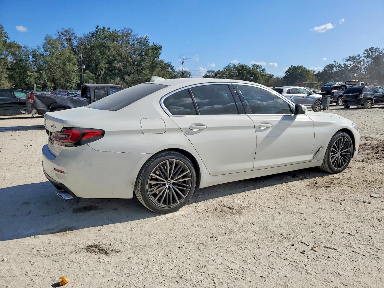 2021 BMW 530E photo 3