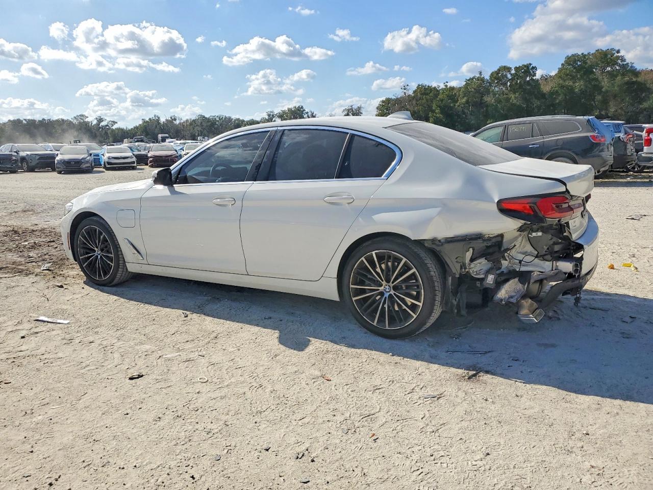 2021 BMW 530E photo 2