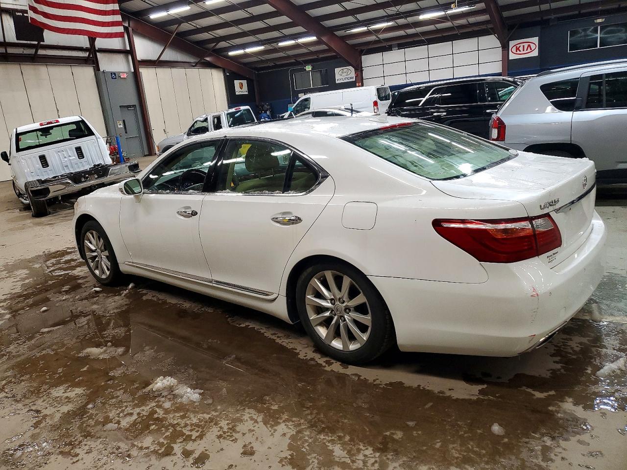 2010 LEXUS LS 460 photo 2