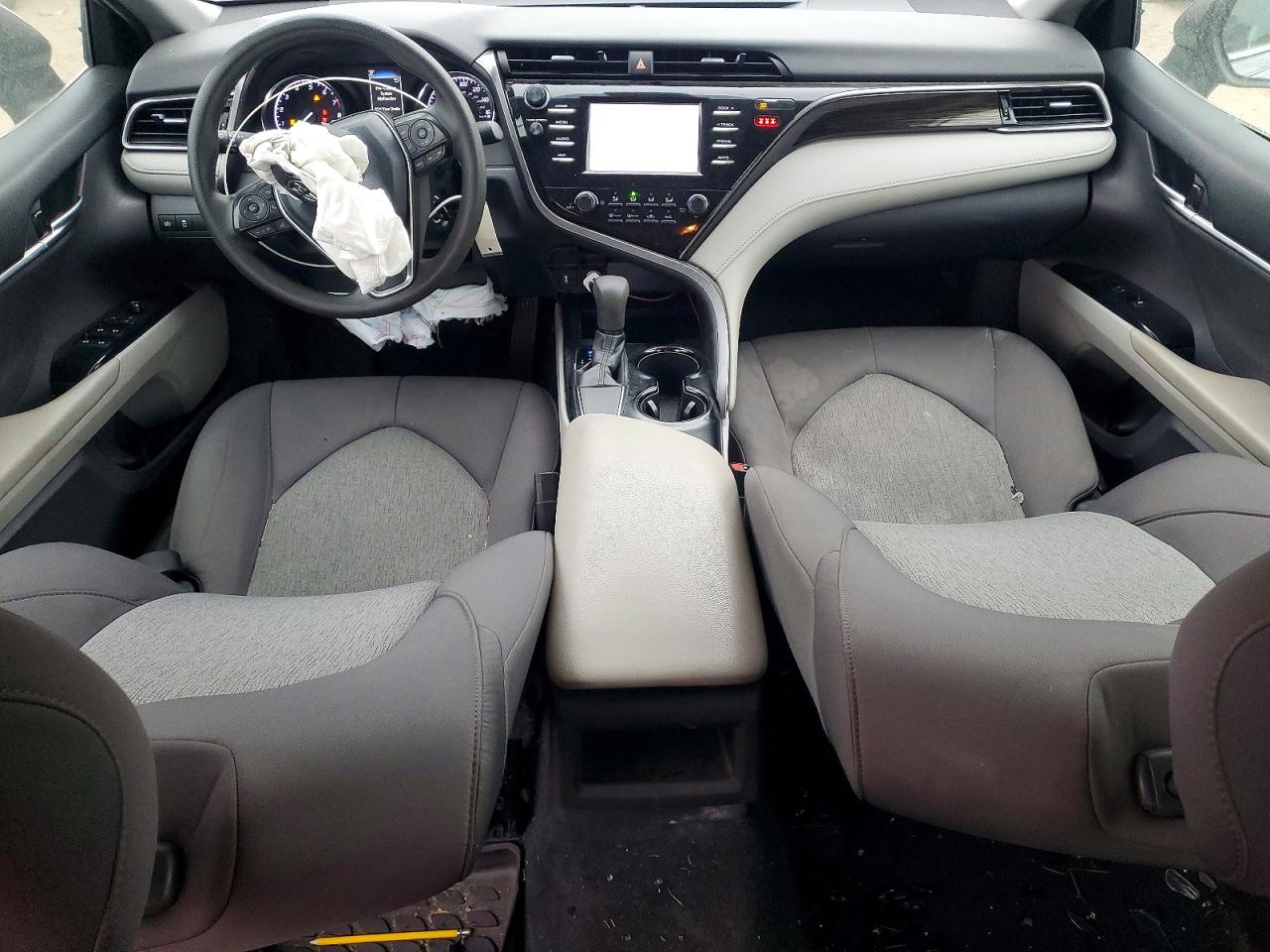 2019 TOYOTA CAMRY L photo 8