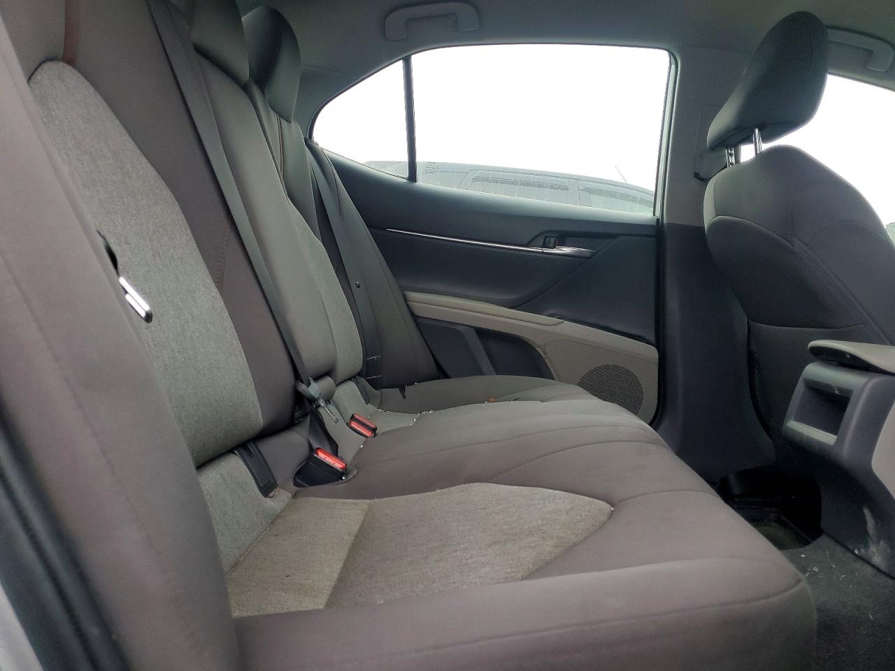 2019 TOYOTA CAMRY L photo 10