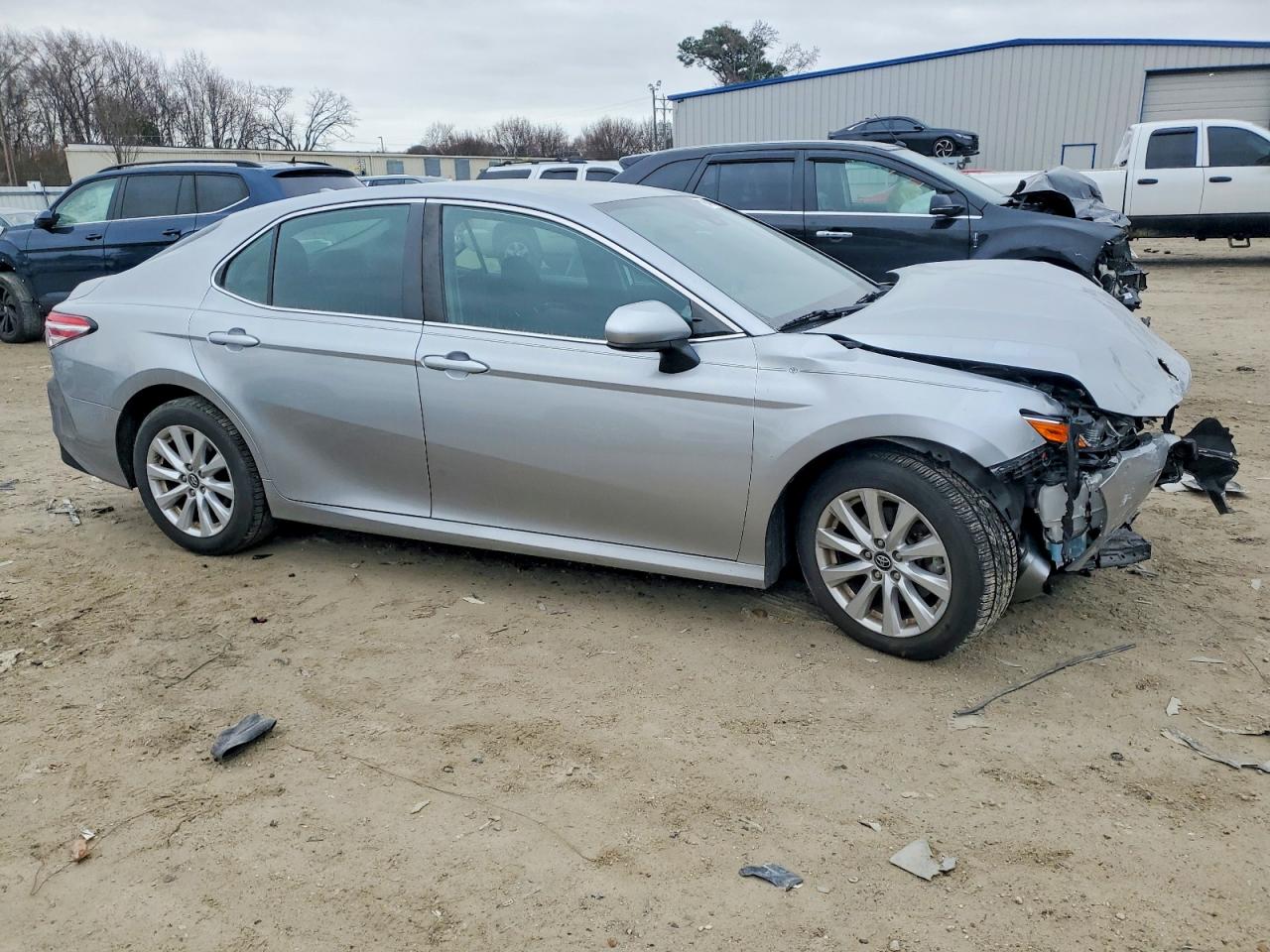 2019 TOYOTA CAMRY L photo 4