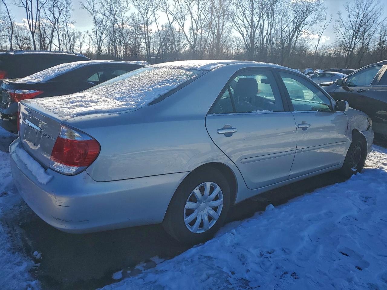 2005 TOYOTA CAMRY LE photo 3