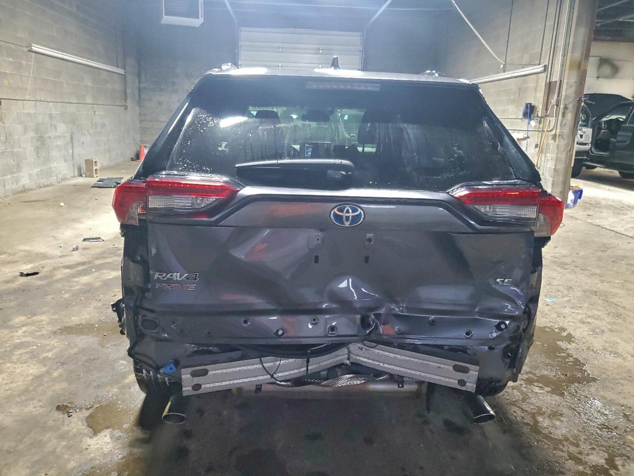 2022 TOYOTA RAV4 PRIME SE photo 11