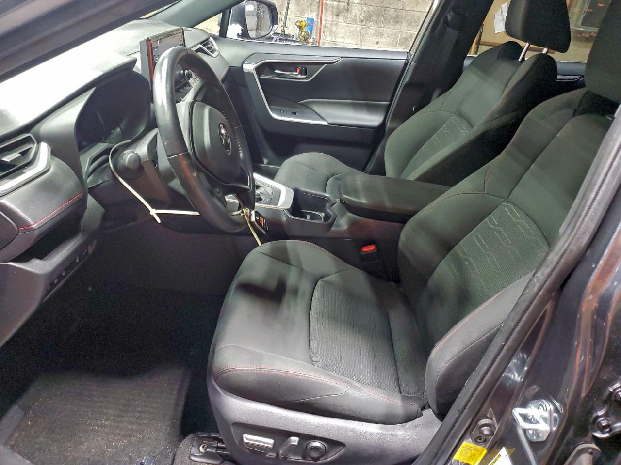 2022 TOYOTA RAV4 PRIME SE photo 13
