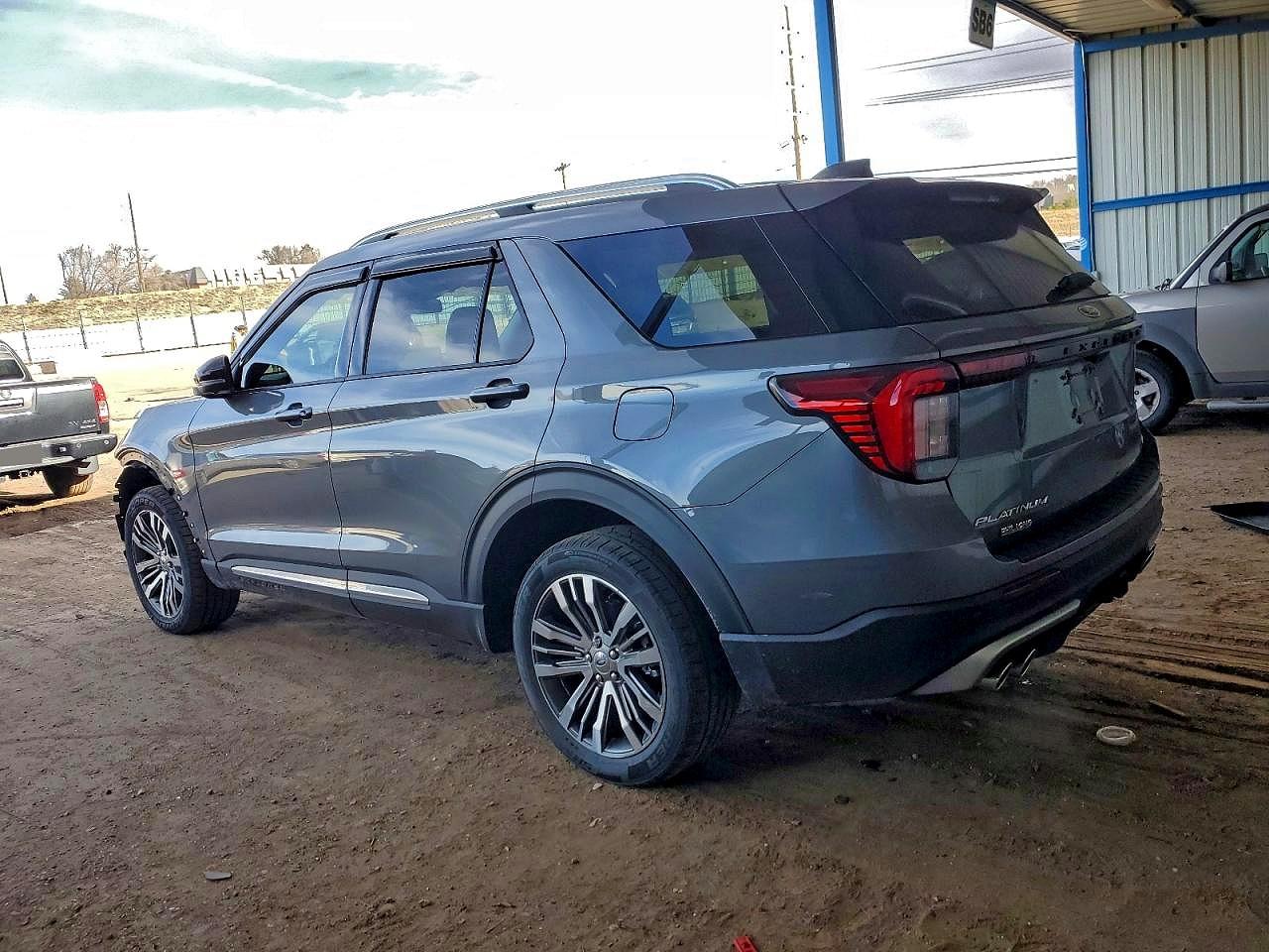 2025 FORD EXPLORER PLATINUM photo 2