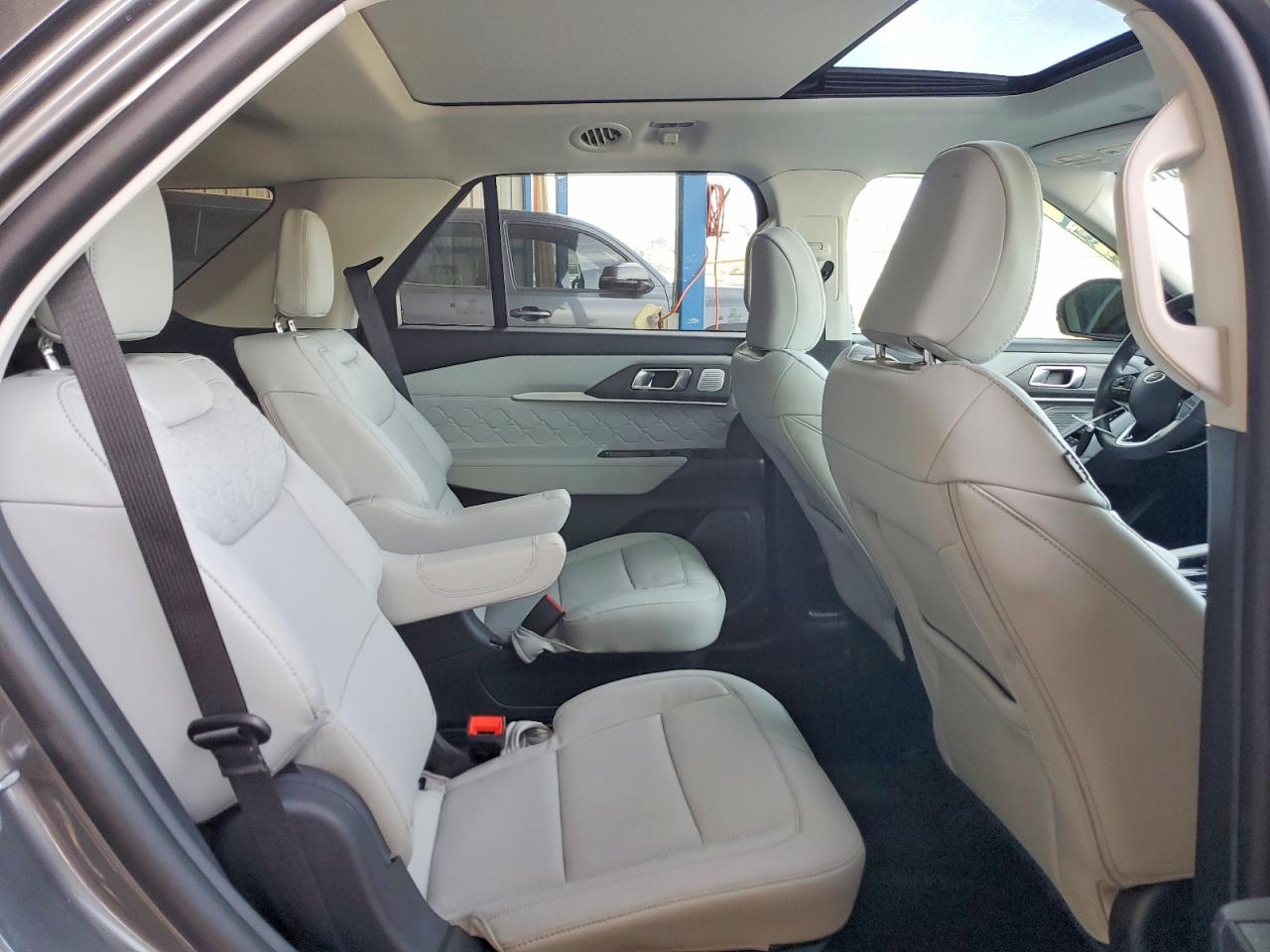 2025 FORD EXPLORER PLATINUM photo 11