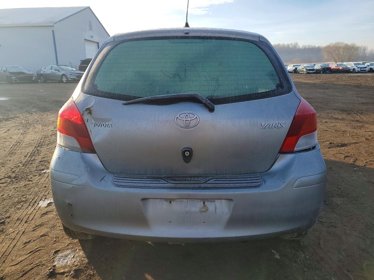2010 TOYOTA YARIS photo 6