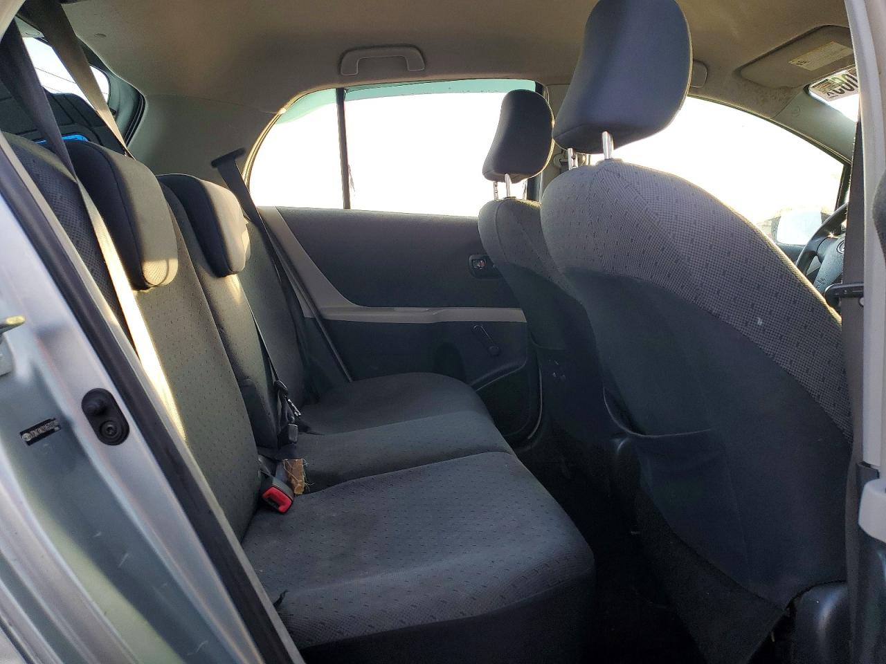 2010 TOYOTA YARIS photo 10