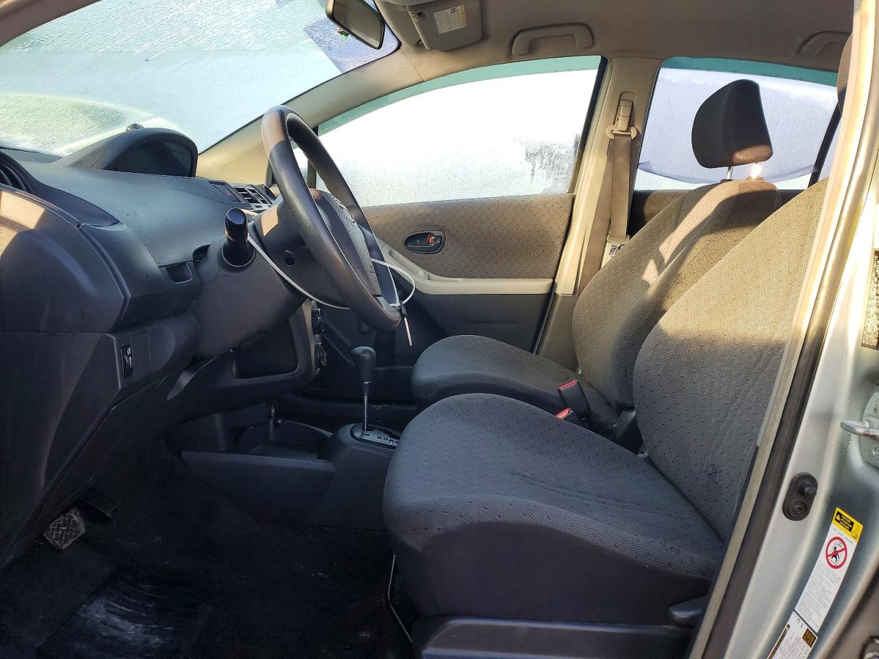 2010 TOYOTA YARIS photo 7