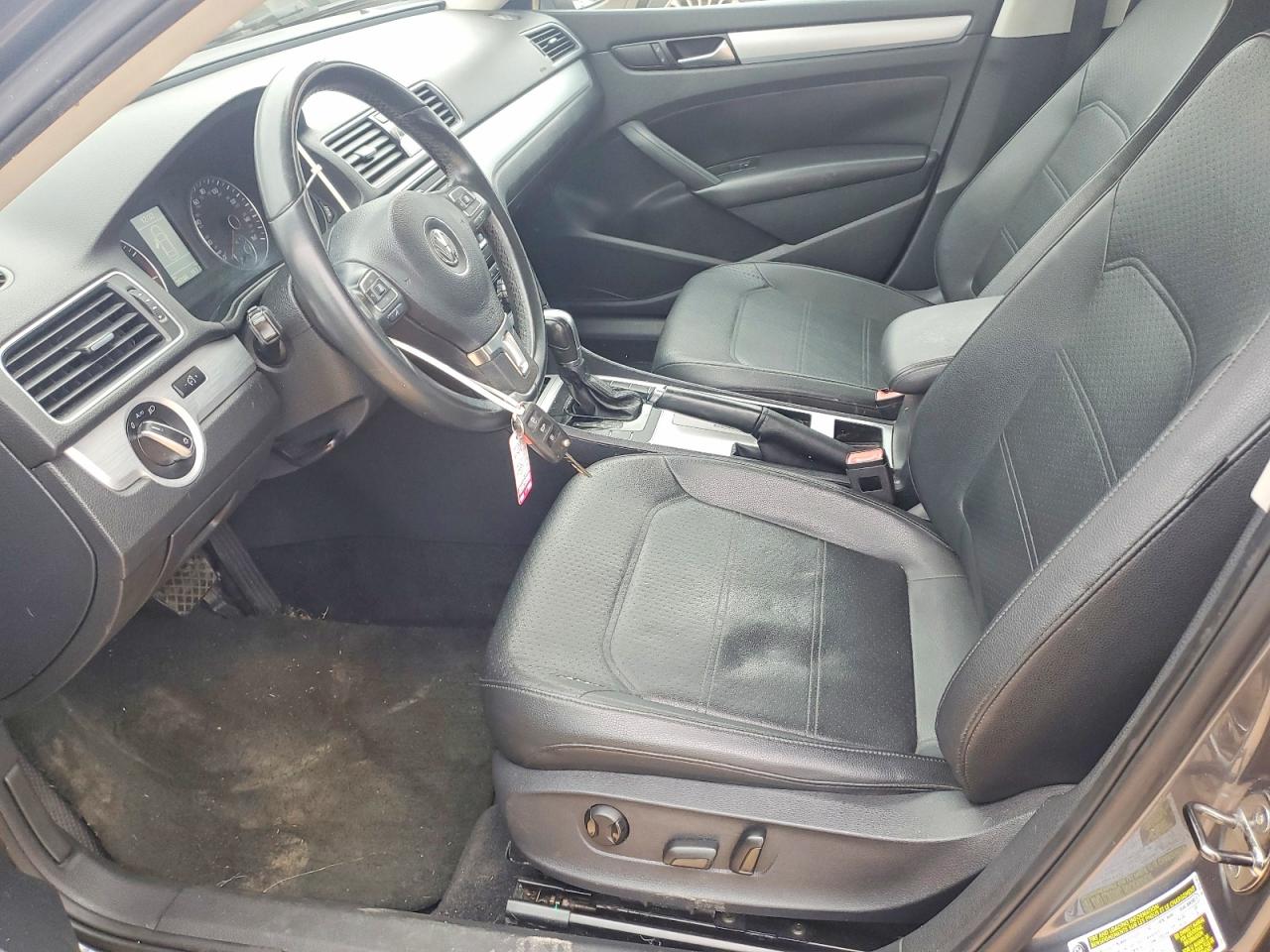 2012 VOLKSWAGEN PASSAT SE photo 13