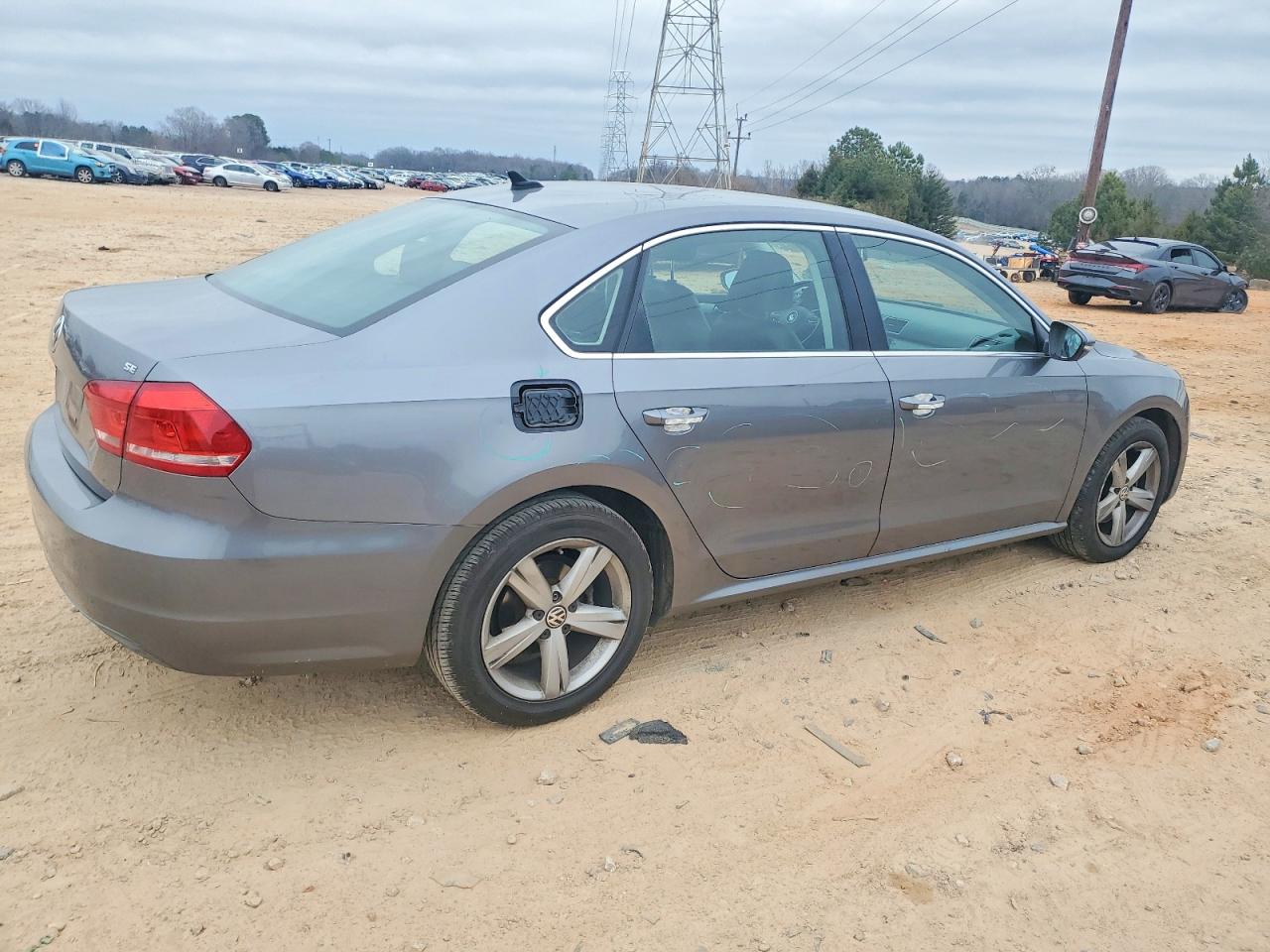 2012 VOLKSWAGEN PASSAT SE photo 5