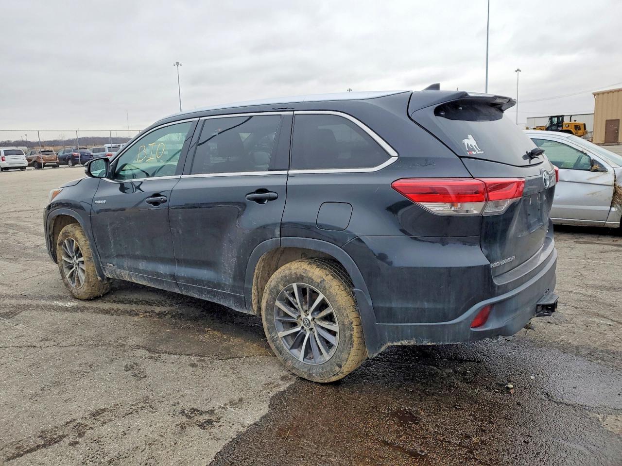 2017 TOYOTA HIGHLANDER HYBRID photo 2