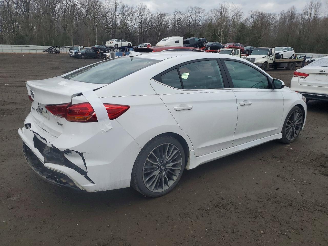2018 HYUNDAI ELANTRA SPORT photo 3