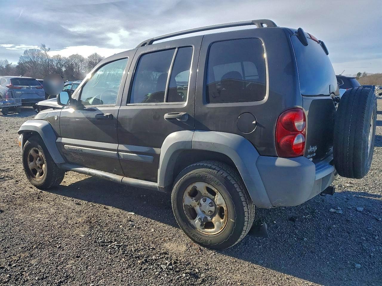 2005 JEEP LIBERTY SPORT photo 2