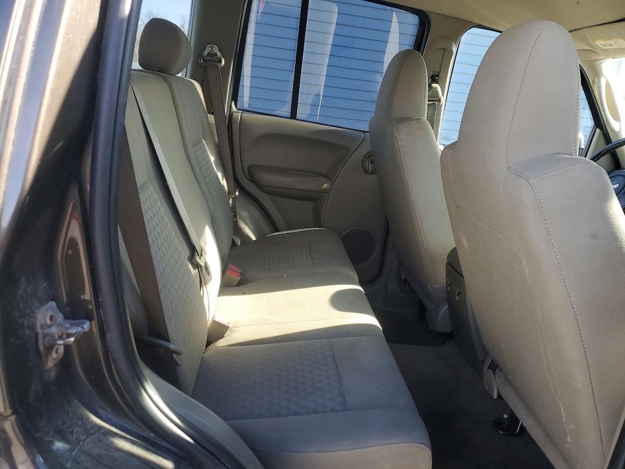 2005 JEEP LIBERTY SPORT photo 11