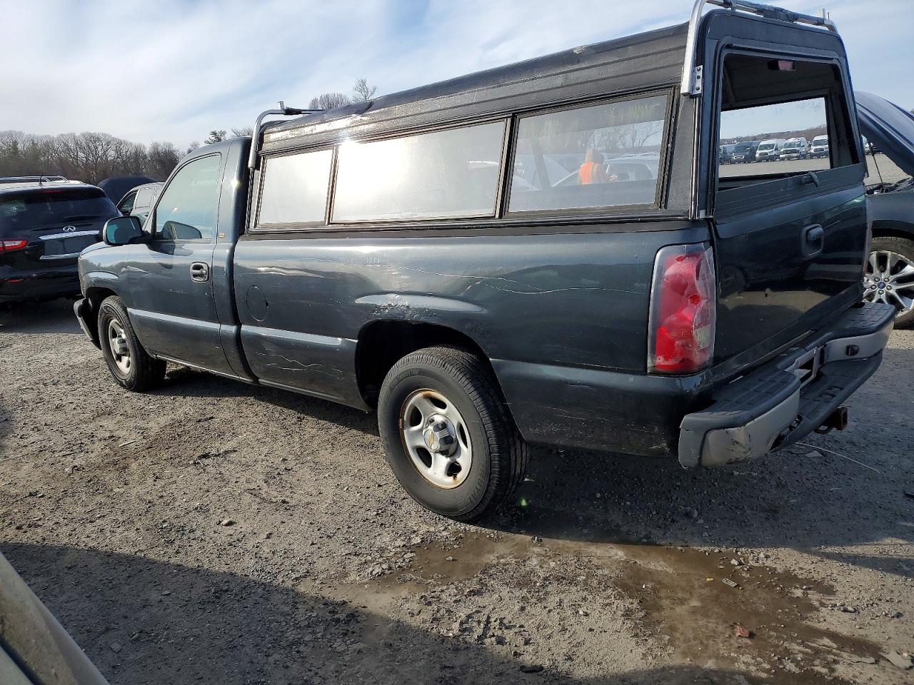 2004 CHEVROLET SILVERADO C1500 photo 2