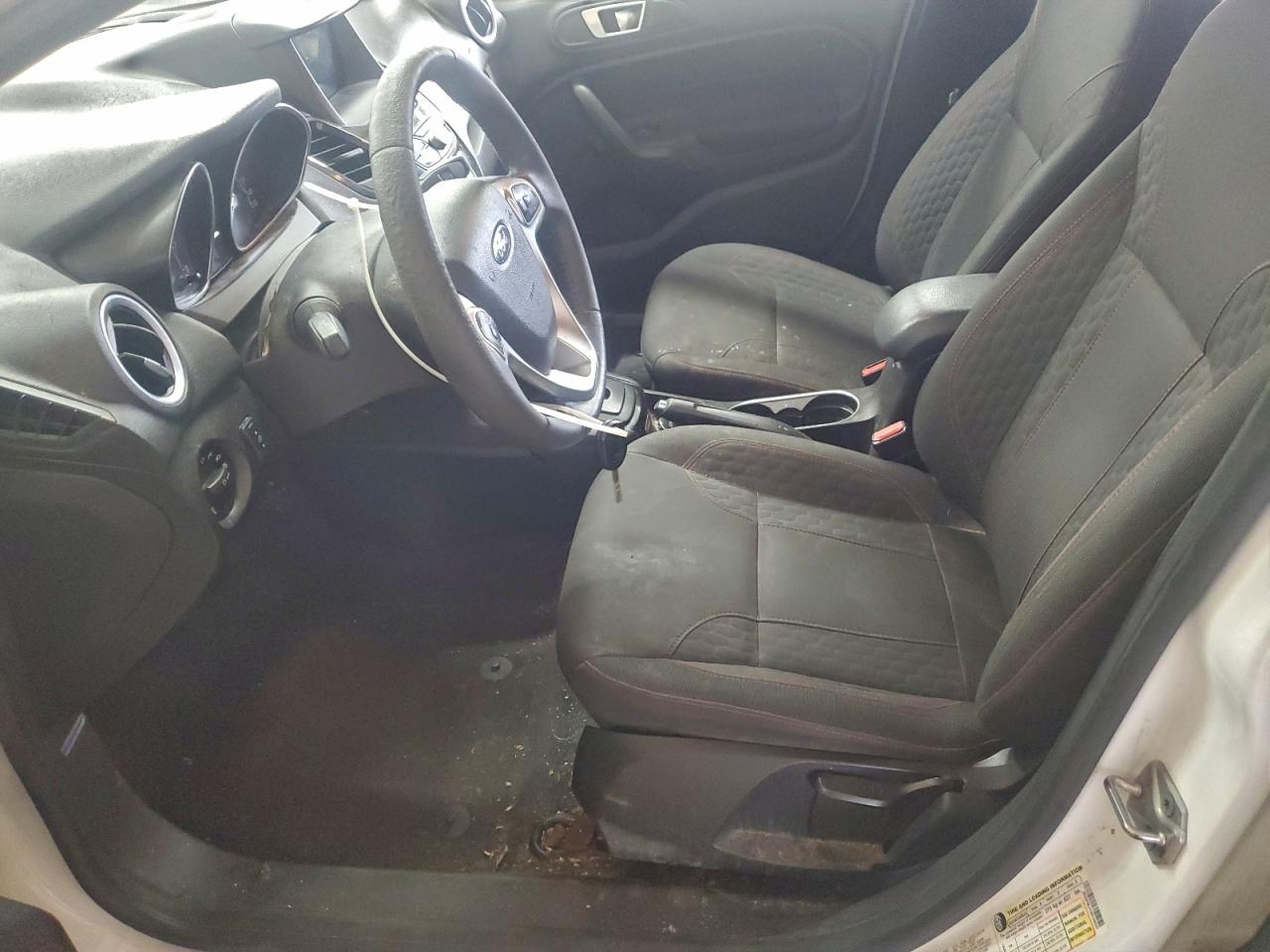 2016 FORD FIESTA SE photo 13