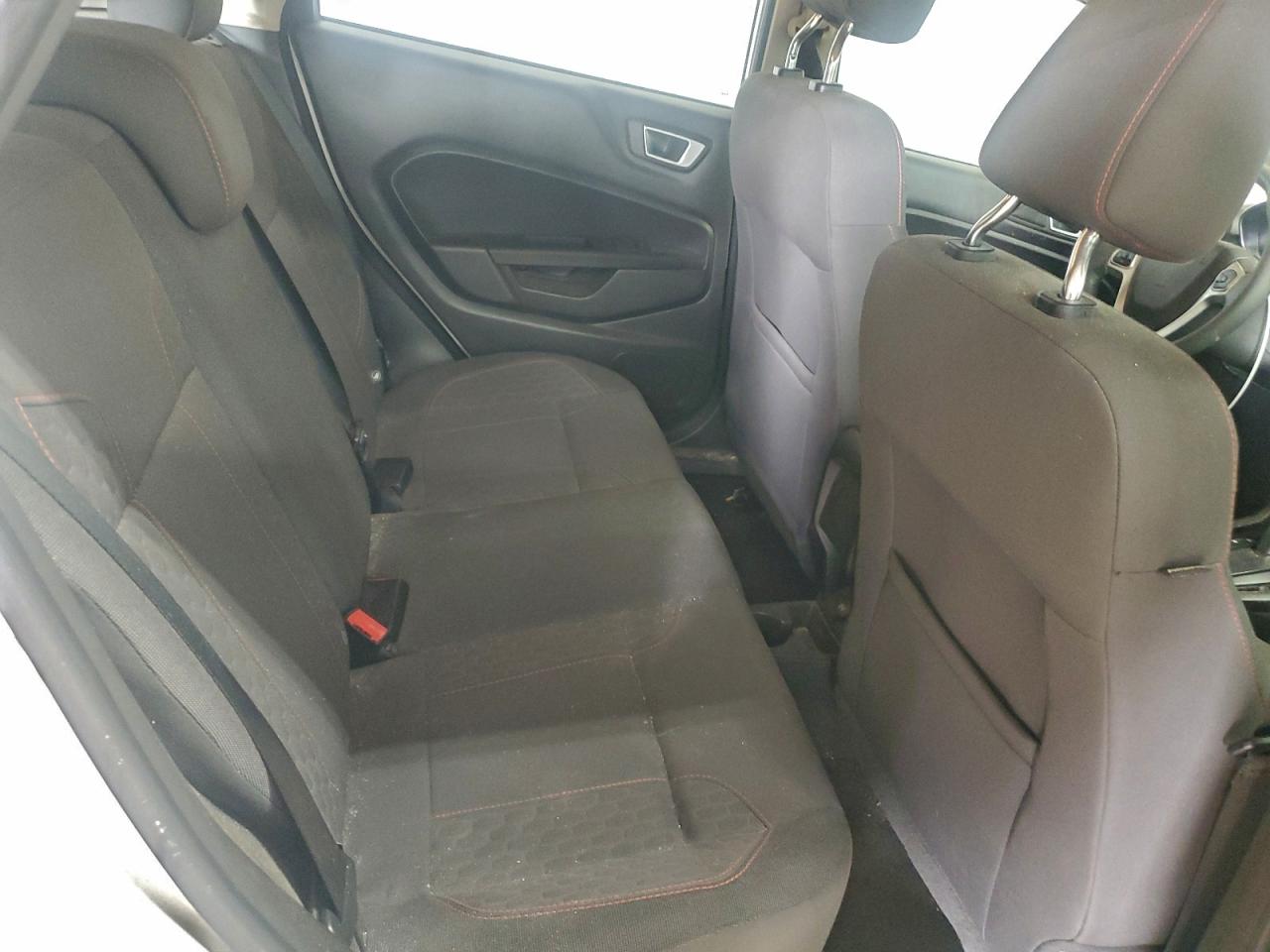 2016 FORD FIESTA SE photo 19