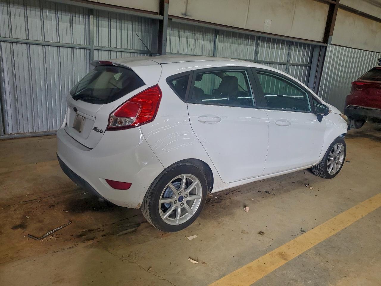 2016 FORD FIESTA SE photo 5