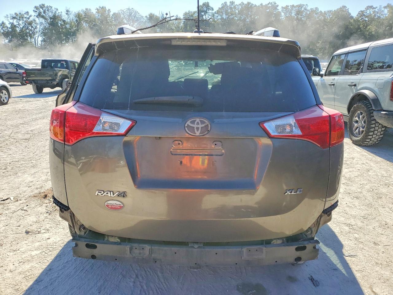 2014 TOYOTA RAV4 XLE photo 6