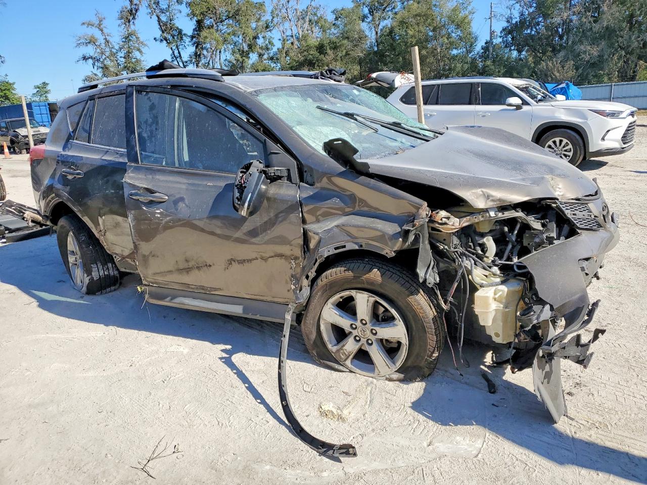2014 TOYOTA RAV4 XLE photo 4
