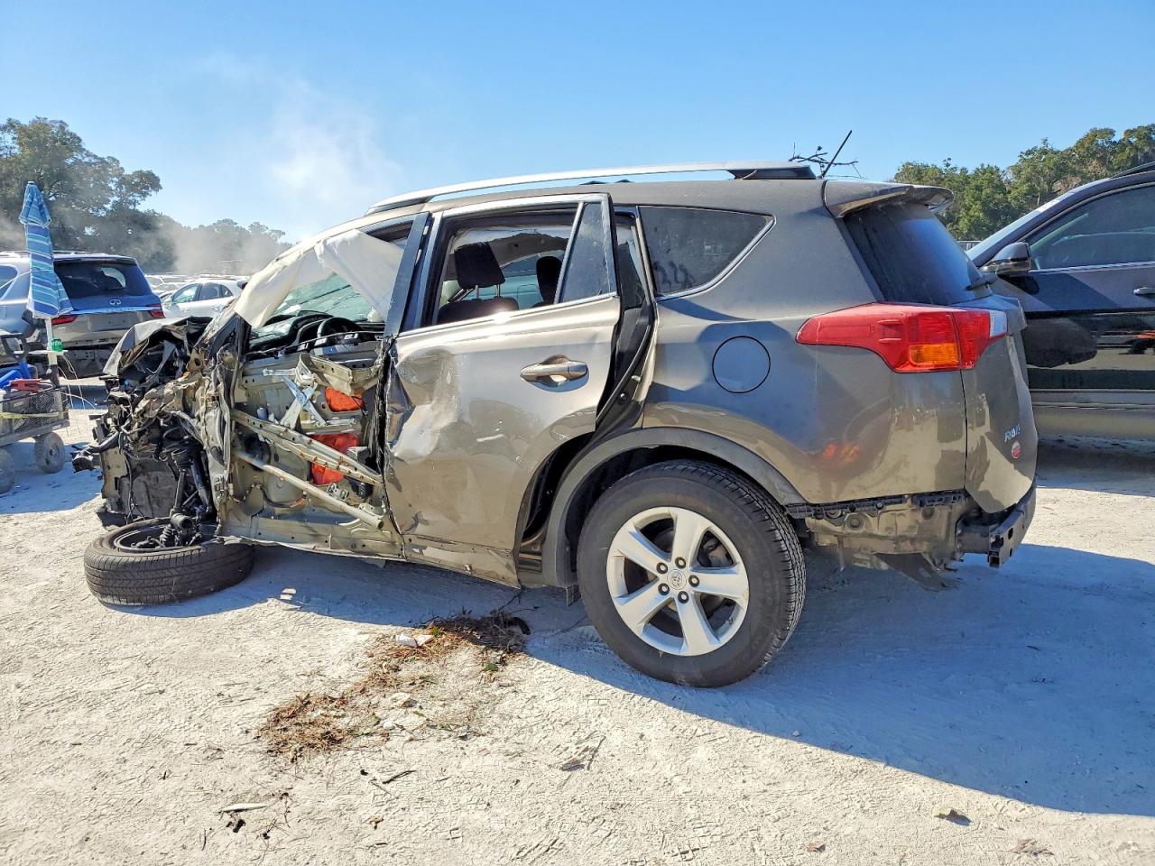 2014 TOYOTA RAV4 XLE photo 2