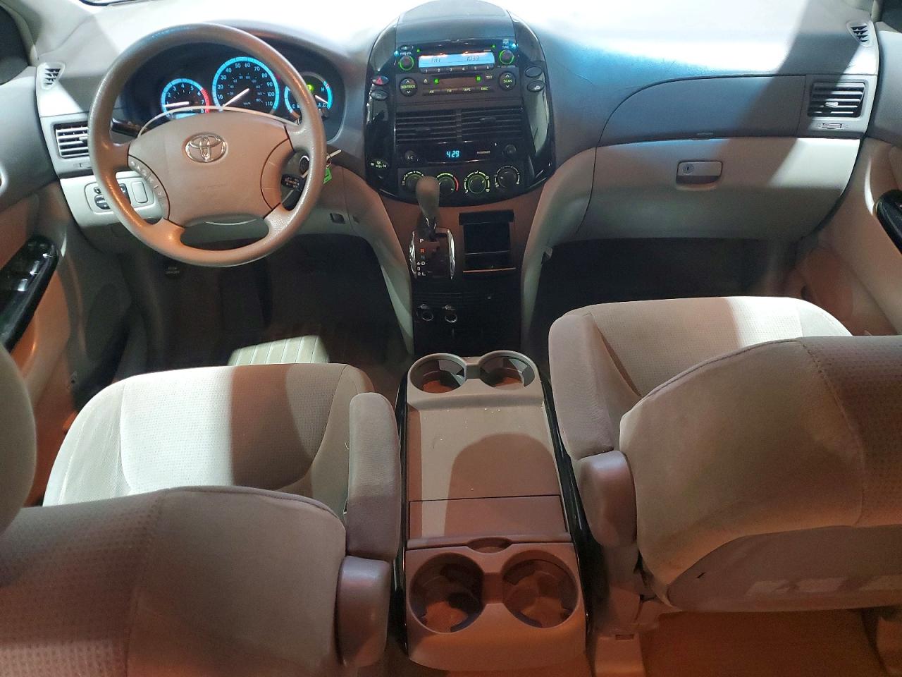 2004 TOYOTA SIENNA CE photo 8