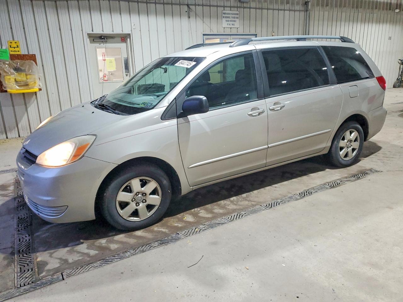 2004 TOYOTA SIENNA