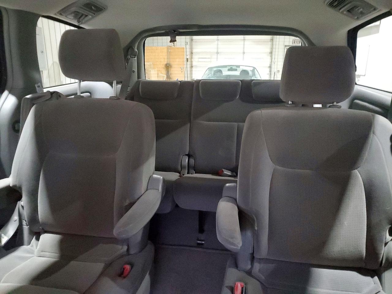 2004 TOYOTA SIENNA CE photo 10