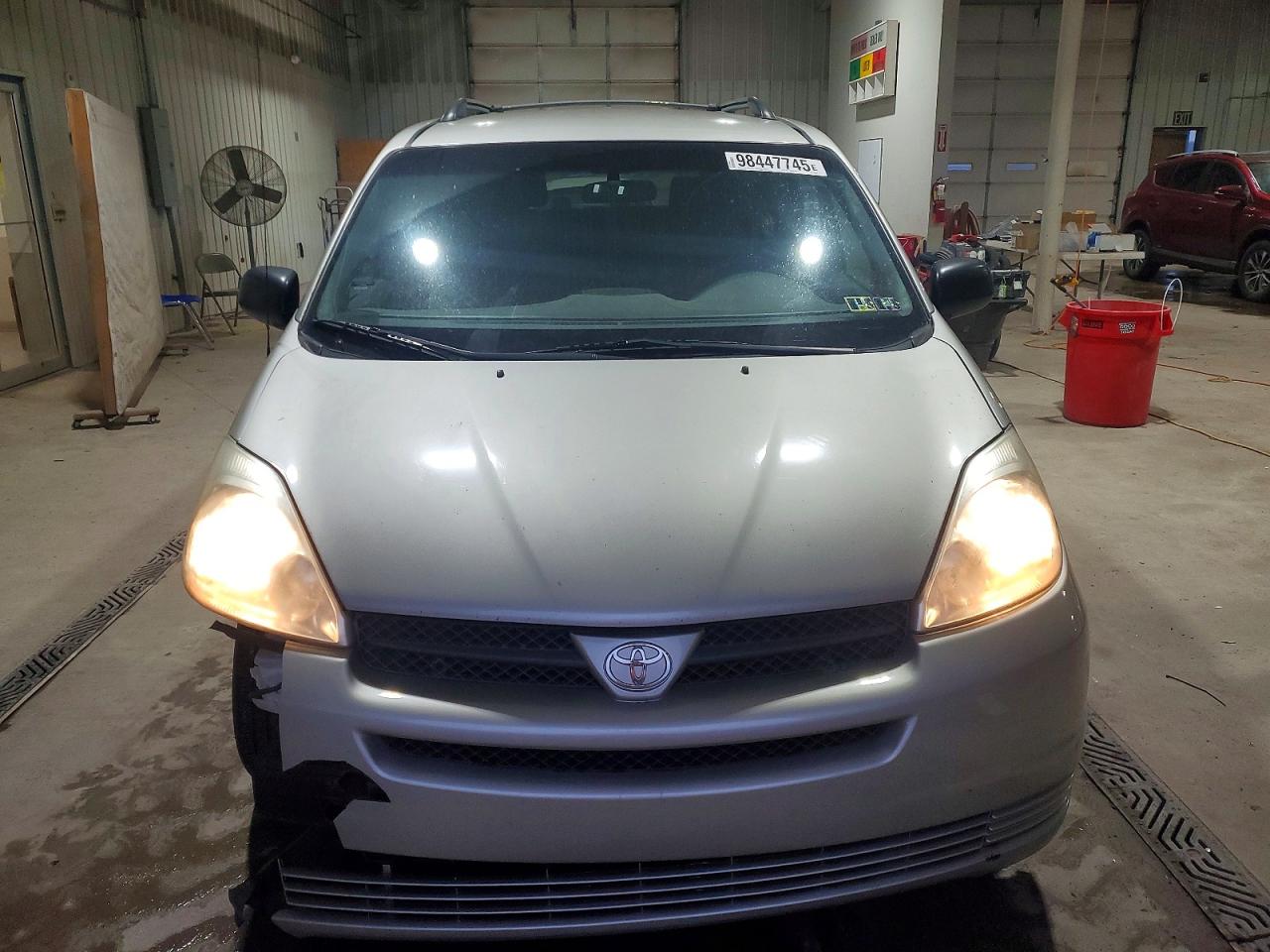 2004 TOYOTA SIENNA CE photo 5