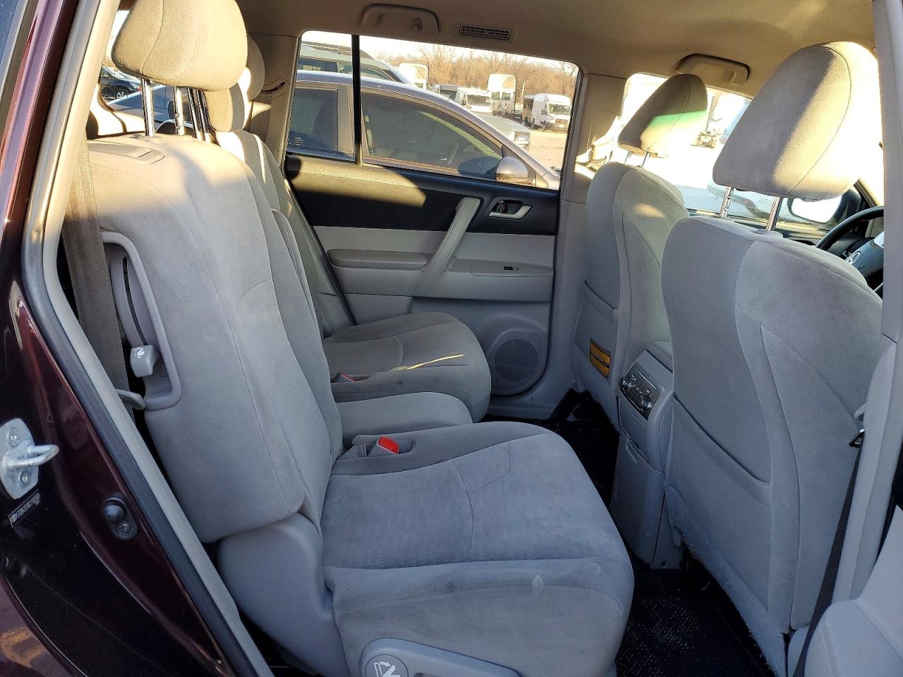 2012 TOYOTA HIGHLANDER BASE photo 21