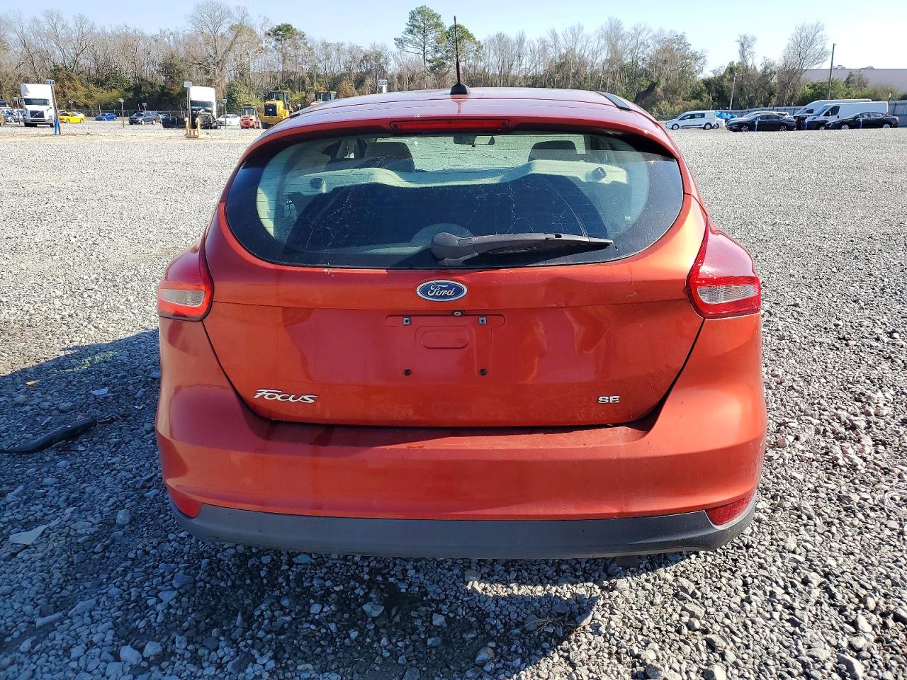 2018 FORD FOCUS SE photo 6
