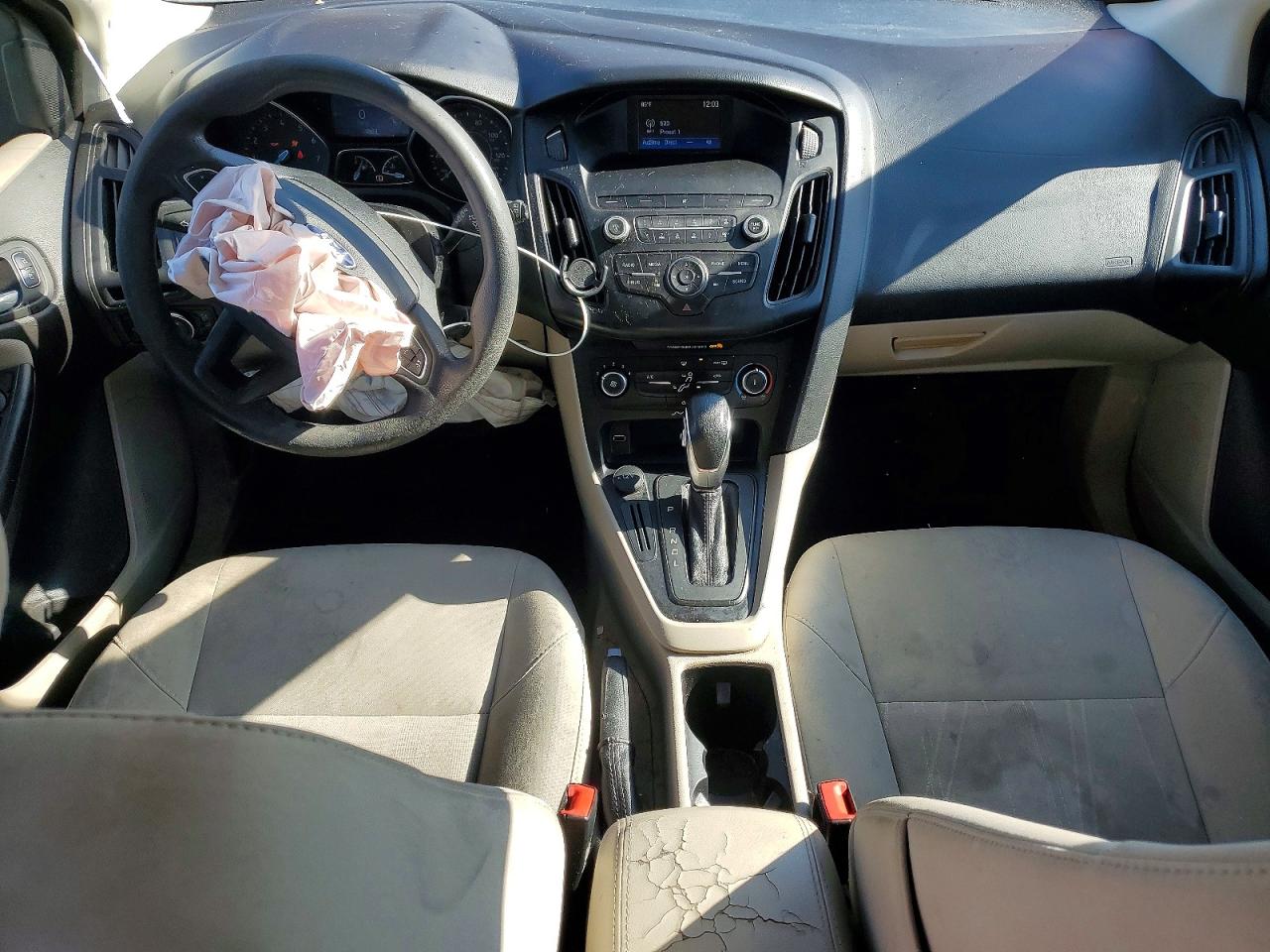 2018 FORD FOCUS SE photo 8