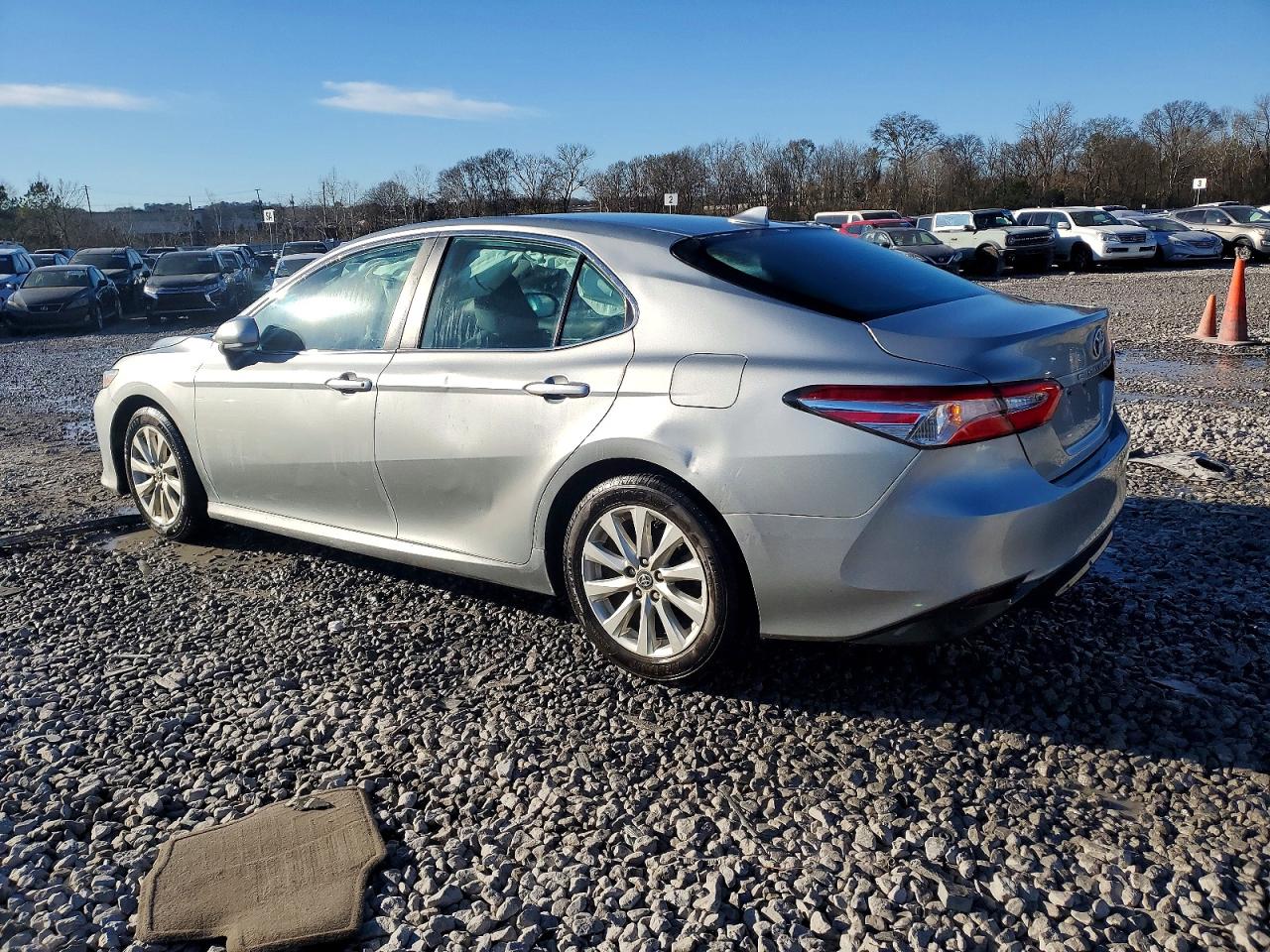 2020 TOYOTA CAMRY LE photo 2