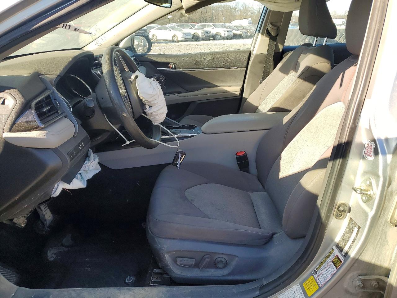 2020 TOYOTA CAMRY LE photo 7