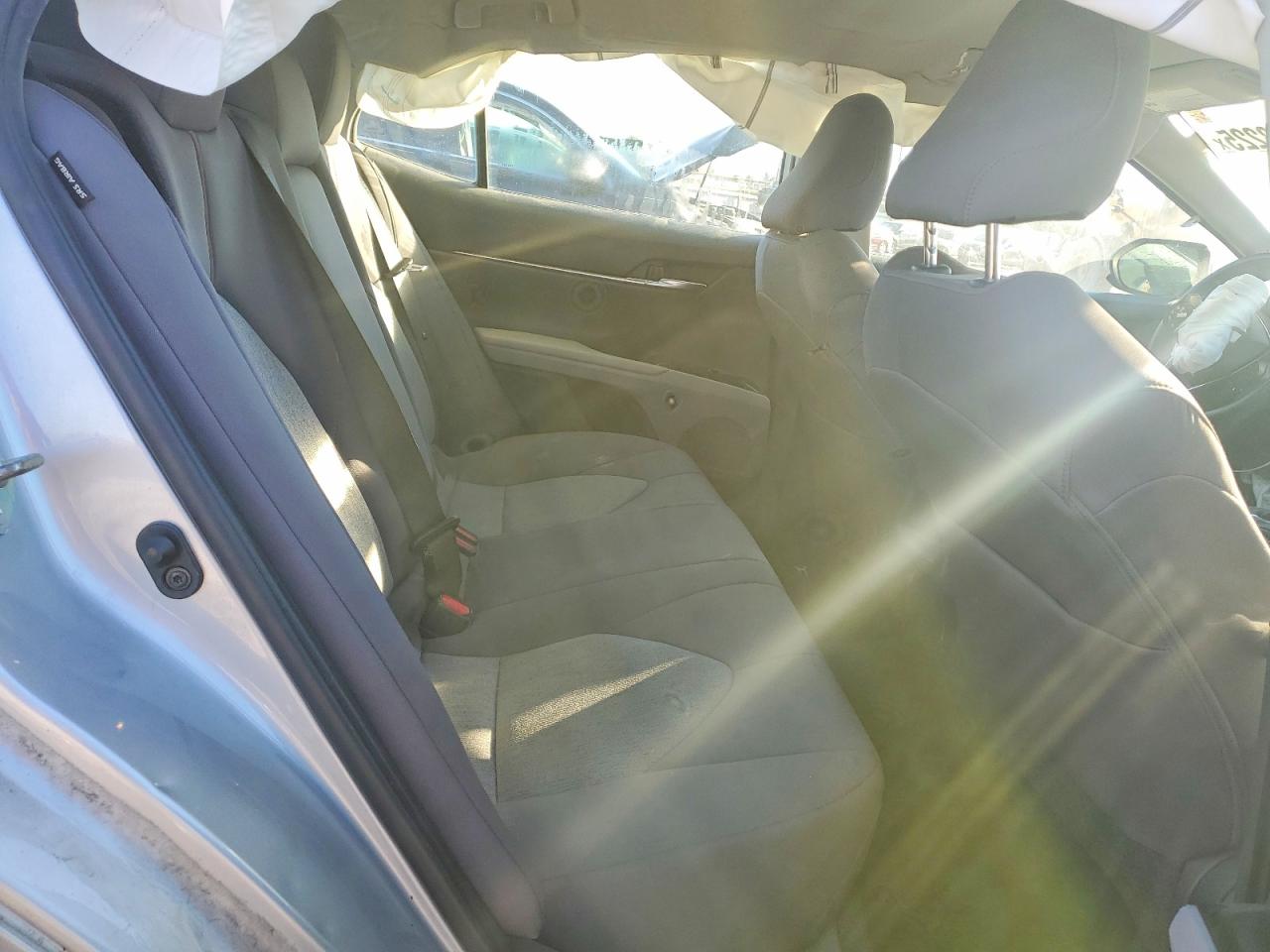 2020 TOYOTA CAMRY LE photo 10