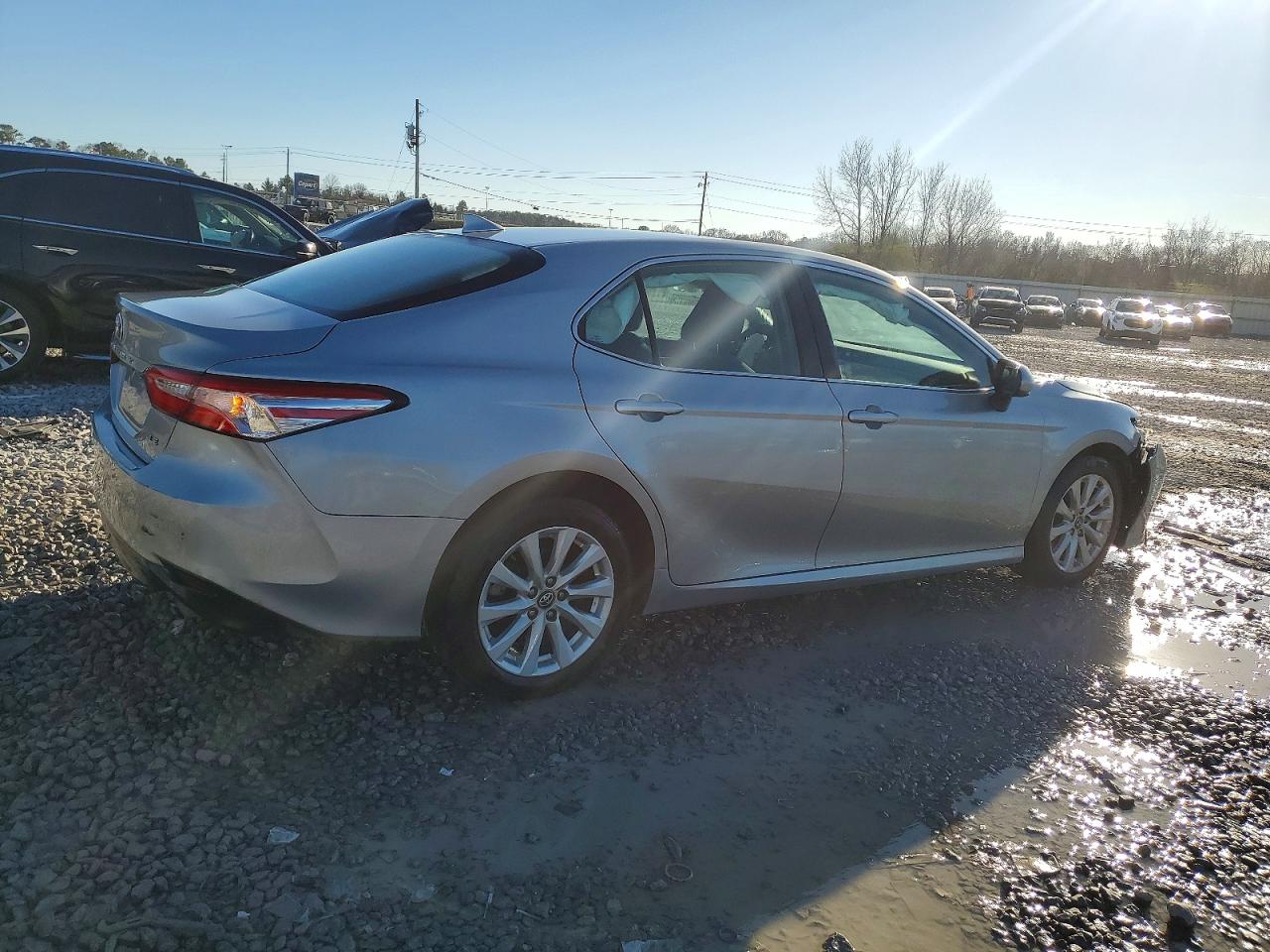 2020 TOYOTA CAMRY LE photo 3