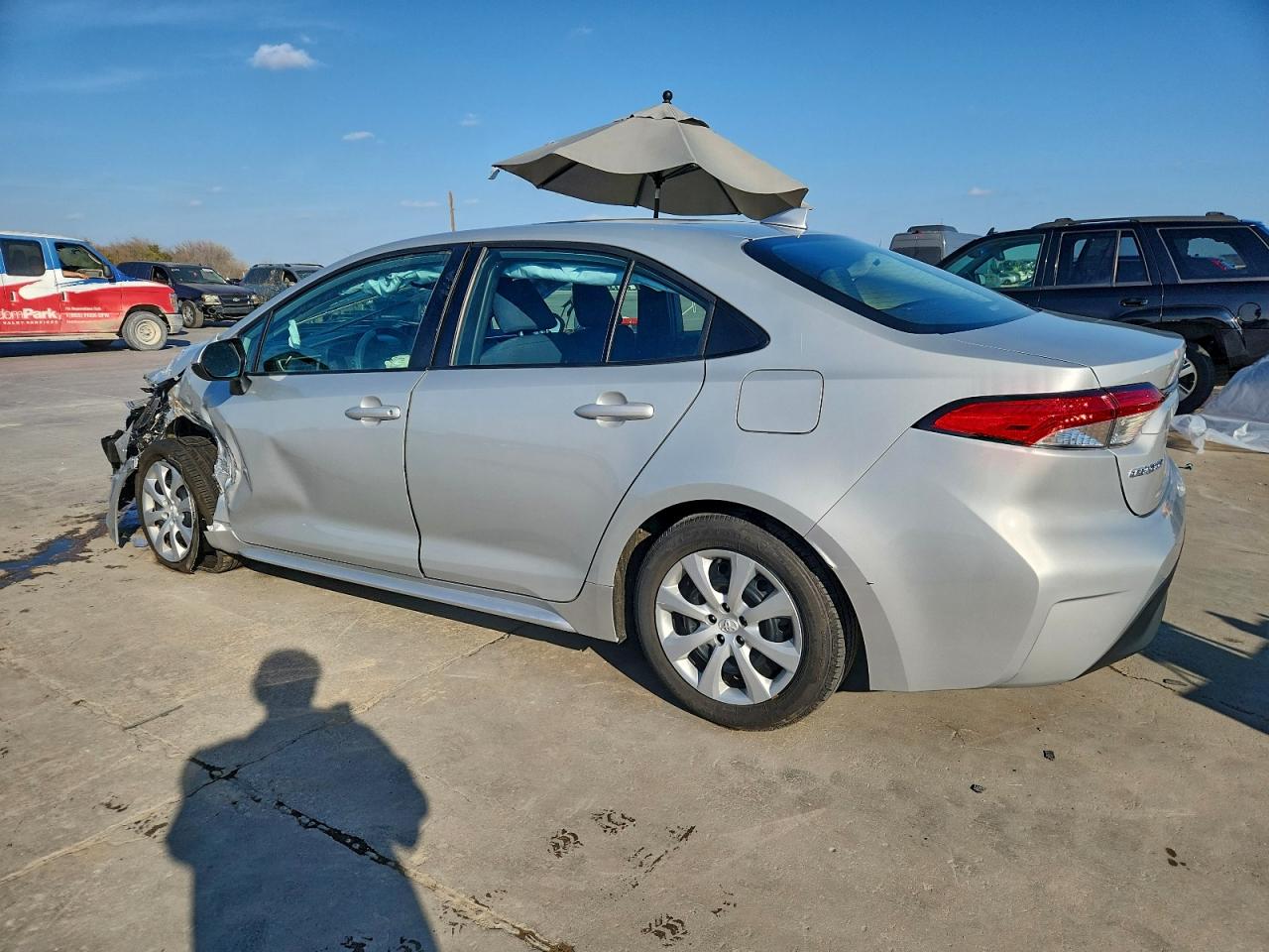 2024 TOYOTA COROLLA LE photo 2