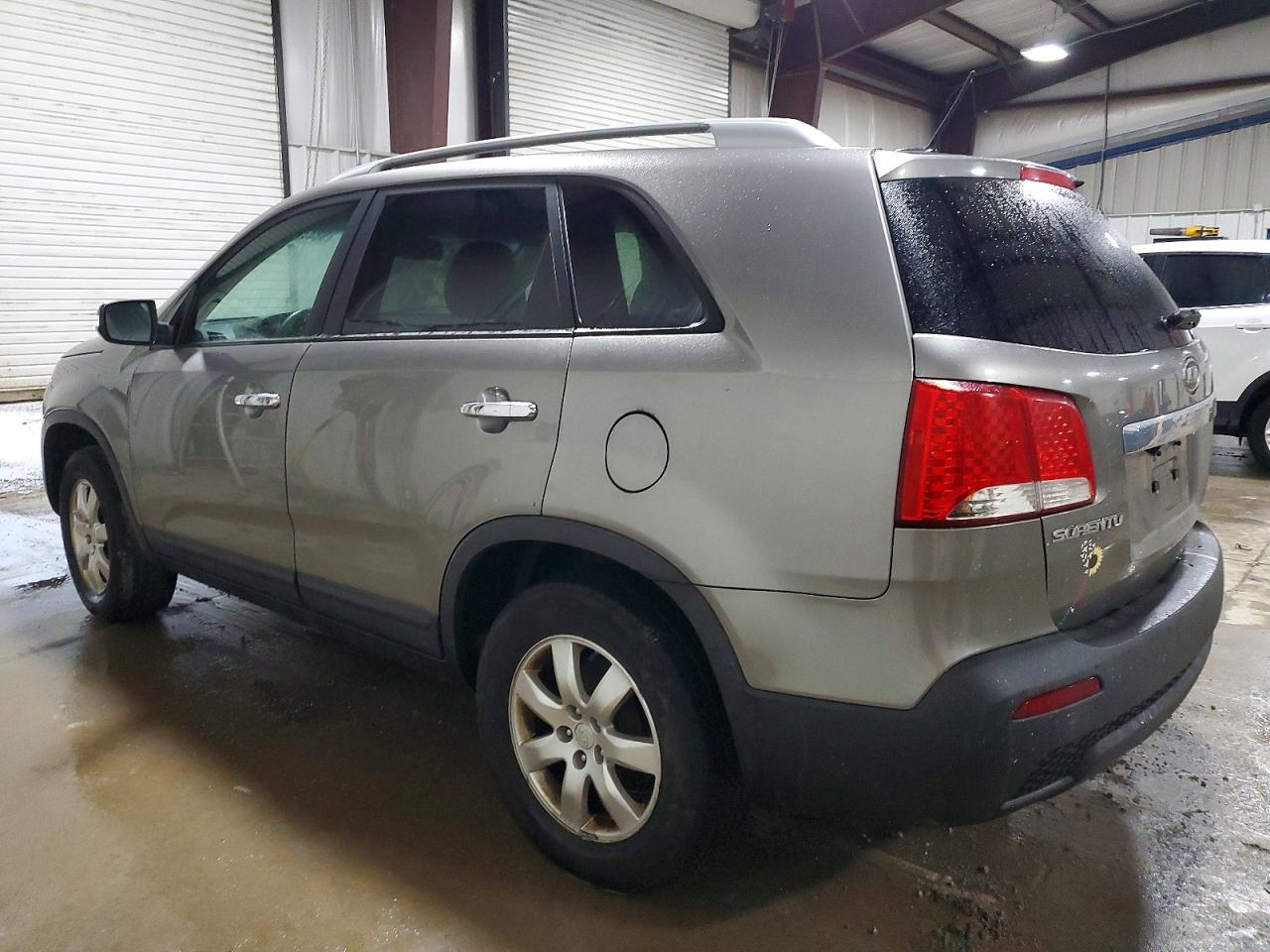2011 KIA SORENTO BASE photo 2